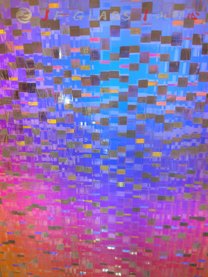 A estrutura contínua geou tijolos translúcidos do bloco de vidro de 6mm