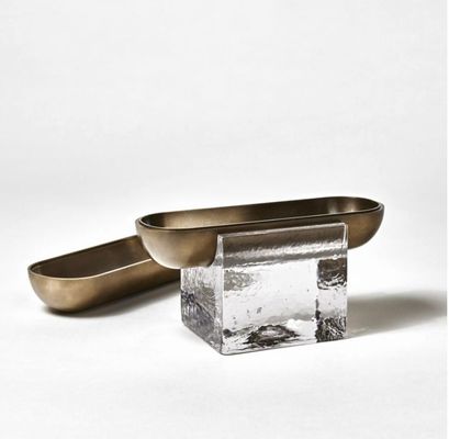 Cristal do suporte para livros K9