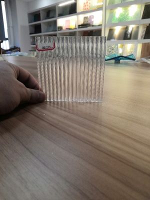 A divisão laminada 80x80 teceu o vidro do cerco do chuveiro