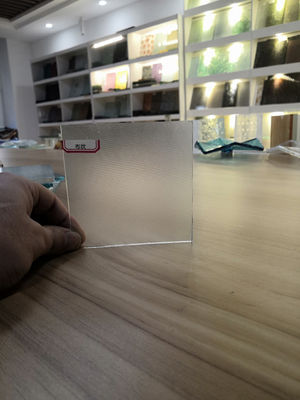 A divisão laminada 80x80 teceu o vidro do cerco do chuveiro