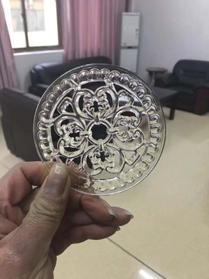 A parede do fundo de Elegent do casamento apresenta cristais acrílicos